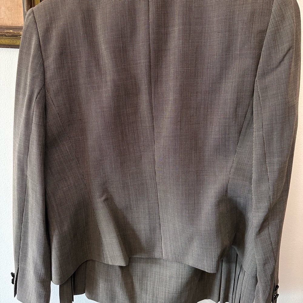 Suit - Picture 3 of 11